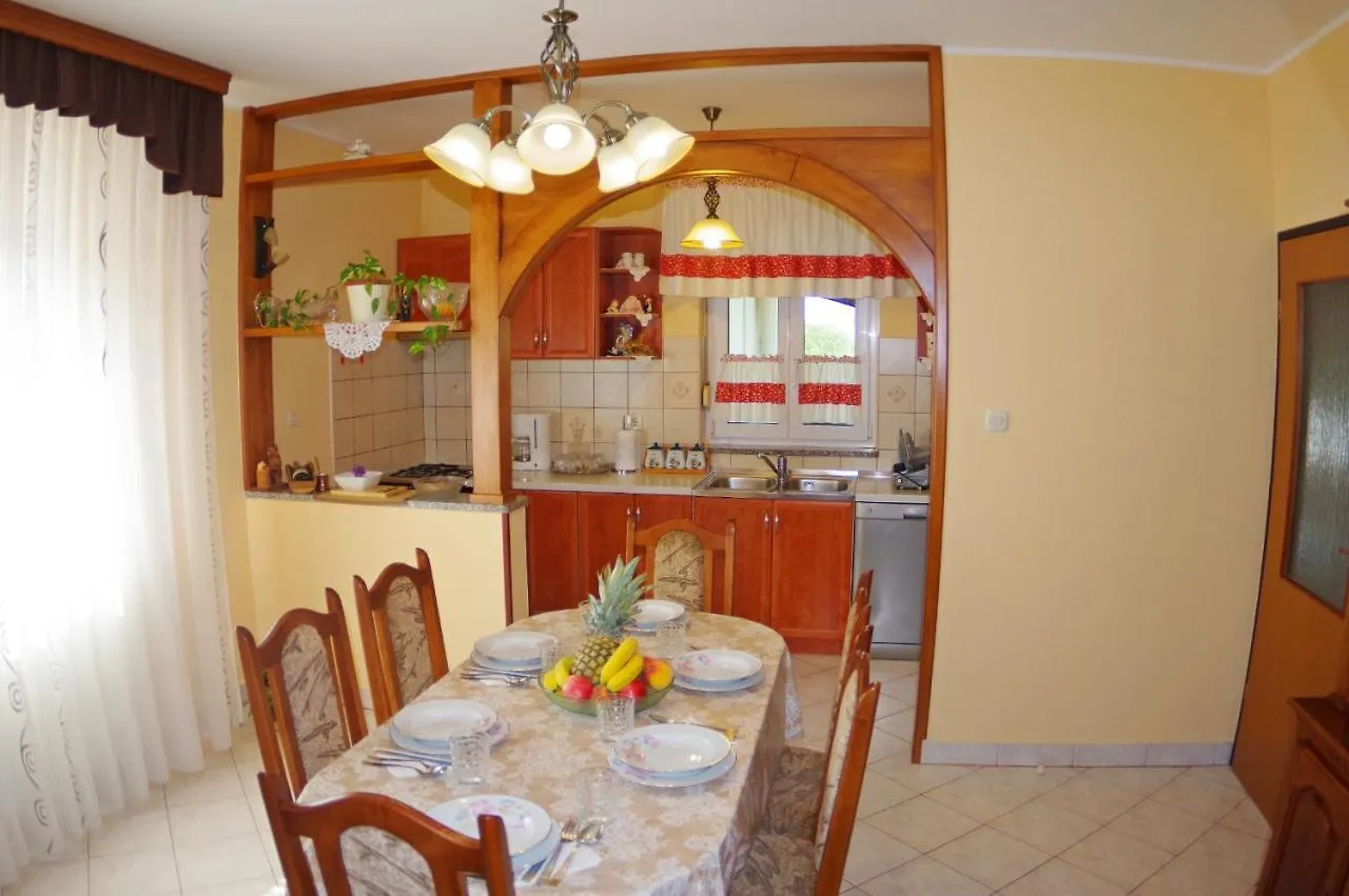 Vakantiehuis House Sandi, Village Juršići Kroatië