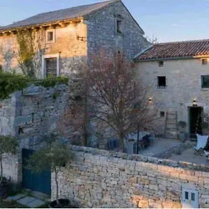 Petit 19th Century Casa, Casa Maggiolina, Istria Juršići